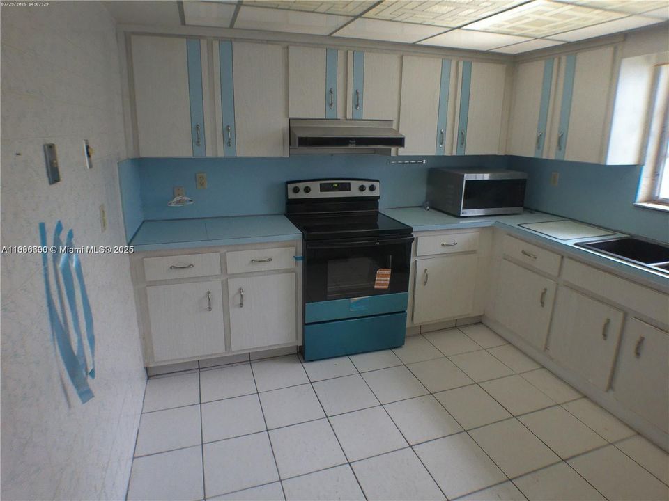 出租: $3,200 (3 贝兹, 2 浴室, 1972 平方英尺)