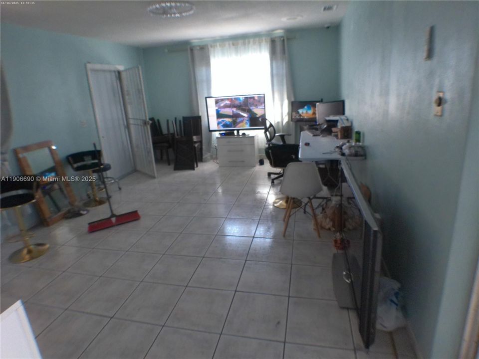 出租: $3,200 (3 贝兹, 2 浴室, 1972 平方英尺)