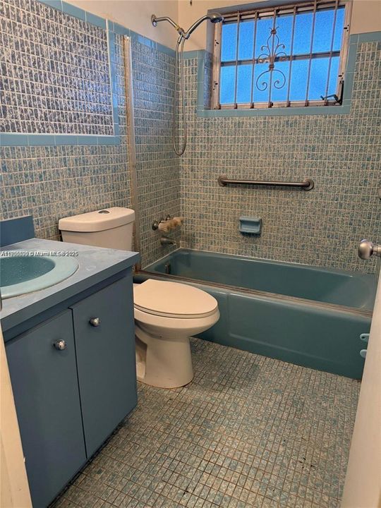 出租: $3,200 (3 贝兹, 2 浴室, 1972 平方英尺)