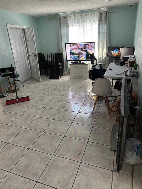 出租: $3,200 (3 贝兹, 2 浴室, 1972 平方英尺)