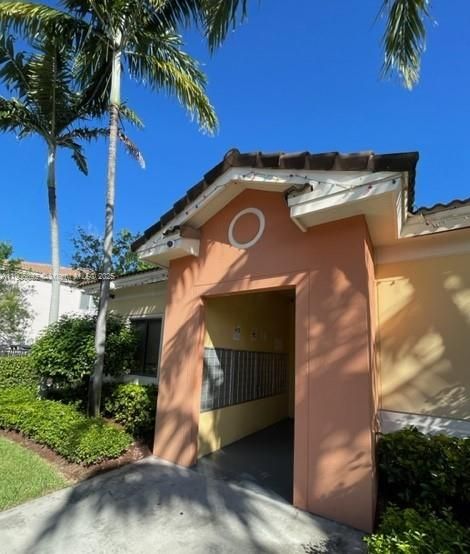 合同活跃: $2,600 (3 贝兹, 2 浴室, 1420 平方英尺)