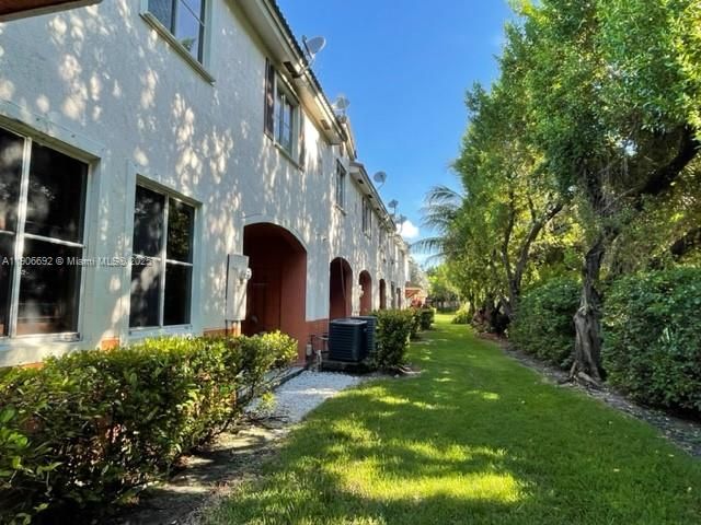 合同活跃: $2,600 (3 贝兹, 2 浴室, 1420 平方英尺)