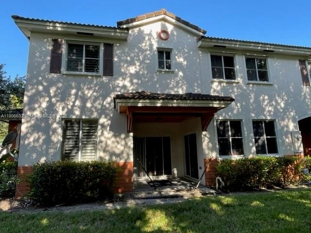 合同活跃: $2,600 (3 贝兹, 2 浴室, 1420 平方英尺)