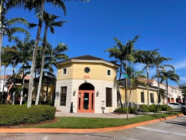 合同活跃: $2,600 (3 贝兹, 2 浴室, 1420 平方英尺)