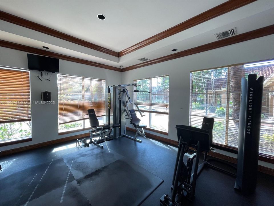 Active With Contract: $1,950 (2 beds, 2 baths, 967 Square Feet)