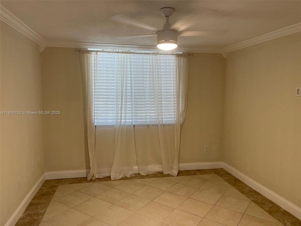 Active With Contract: $1,950 (2 beds, 2 baths, 967 Square Feet)