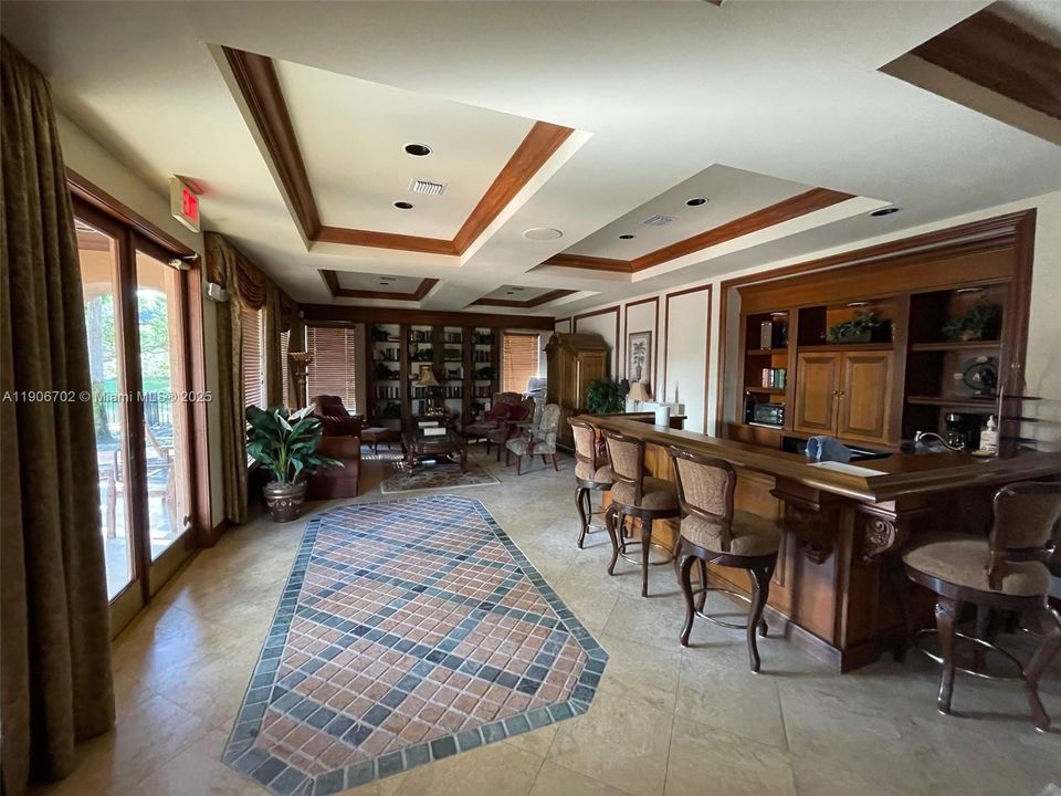 Active With Contract: $1,950 (2 beds, 2 baths, 967 Square Feet)