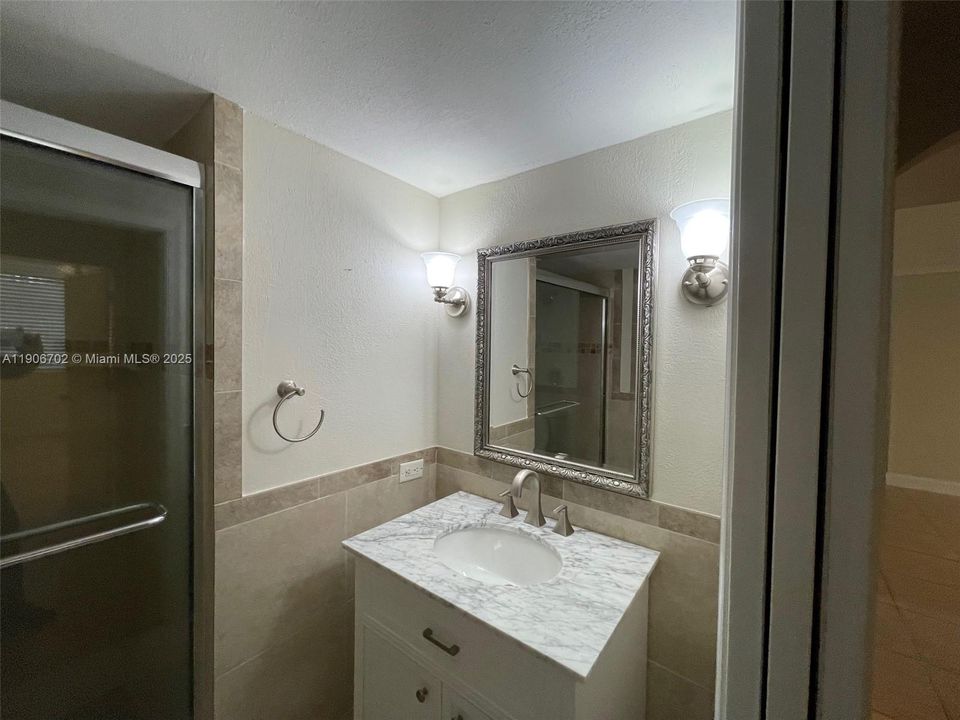 Active With Contract: $1,950 (2 beds, 2 baths, 967 Square Feet)