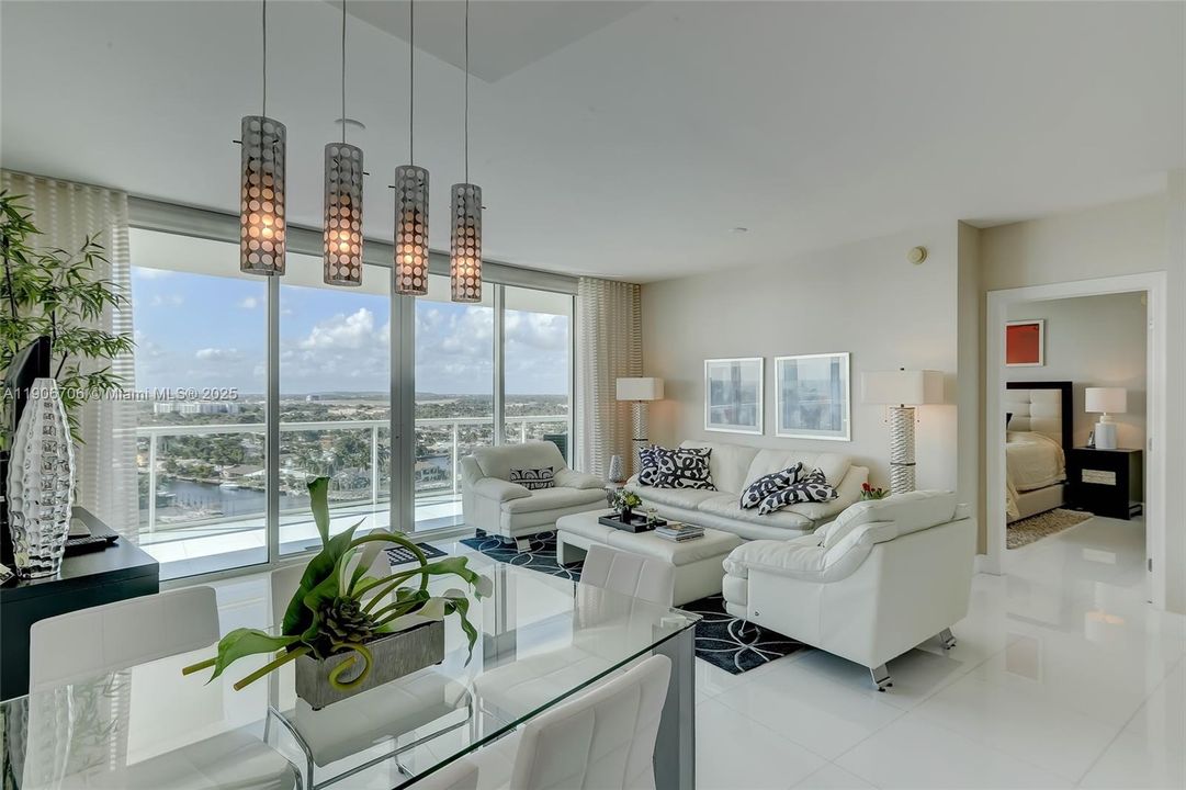 出租: $6,000 (2 贝兹, 2 浴室, 1442 平方英尺)