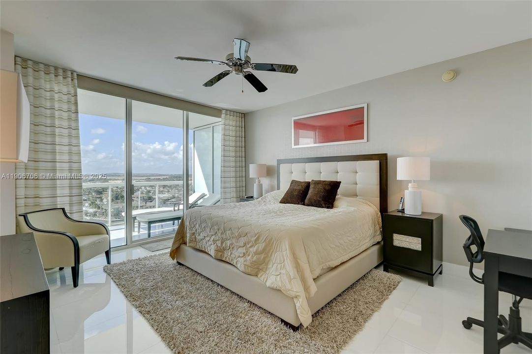 出租: $6,000 (2 贝兹, 2 浴室, 1442 平方英尺)