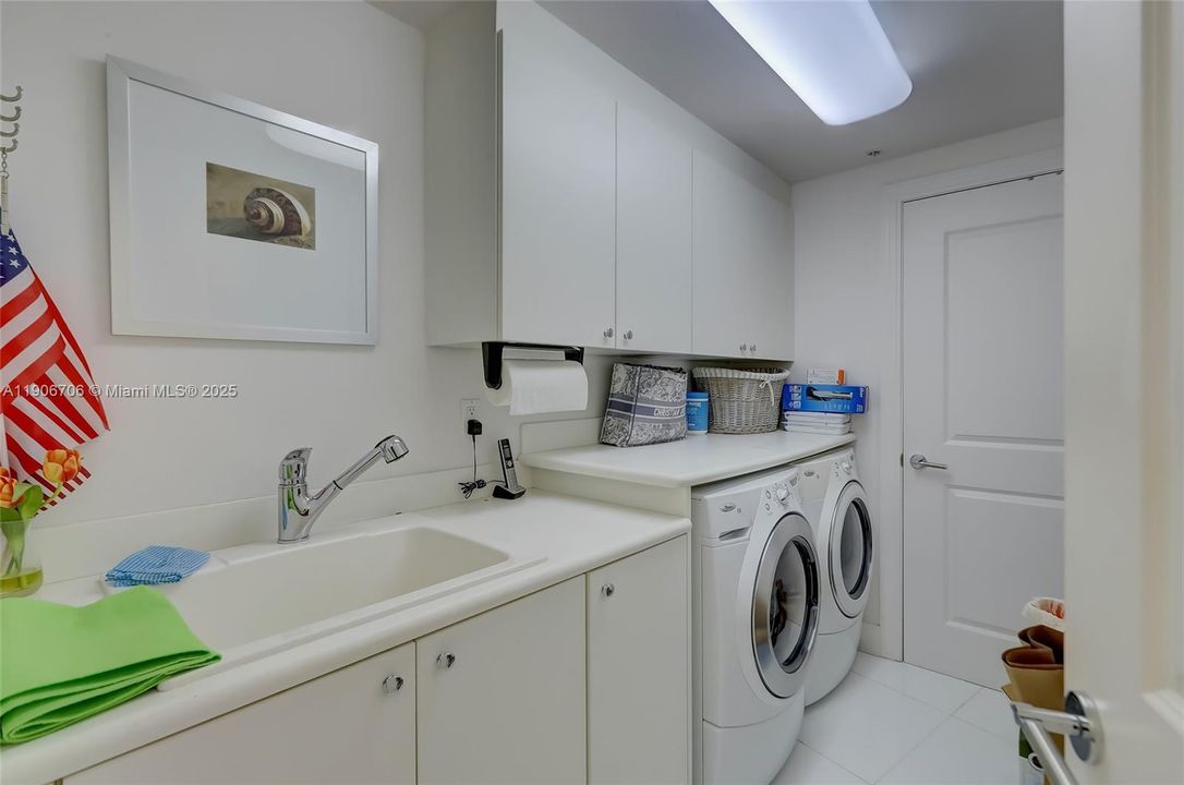 出租: $6,000 (2 贝兹, 2 浴室, 1442 平方英尺)