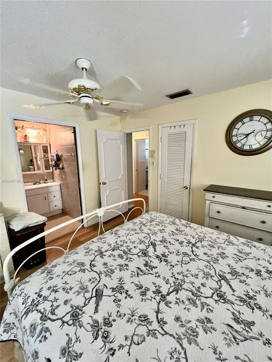 На продажу: $369,900 (2 спален, 2 ванн, 1523 Квадратных фут)