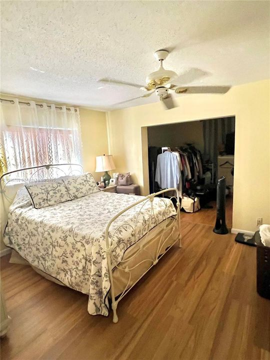 На продажу: $369,900 (2 спален, 2 ванн, 1523 Квадратных фут)