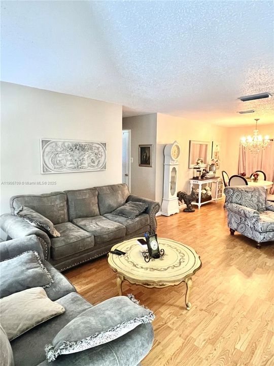 На продажу: $369,900 (2 спален, 2 ванн, 1523 Квадратных фут)