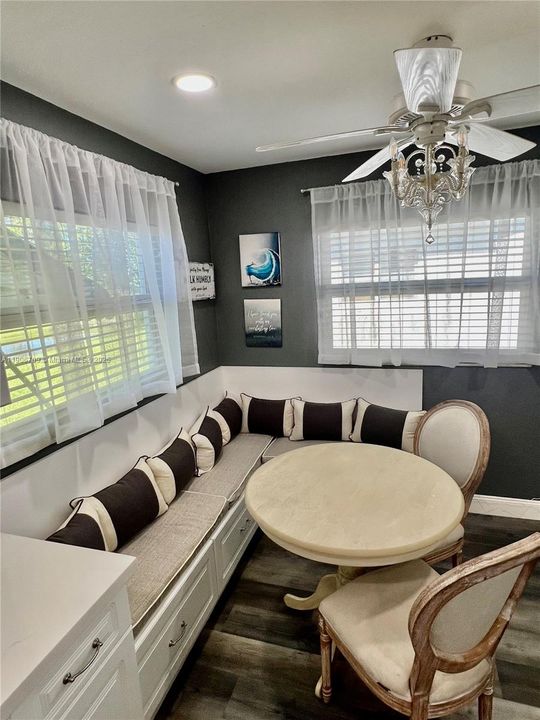 На продажу: $369,900 (2 спален, 2 ванн, 1523 Квадратных фут)