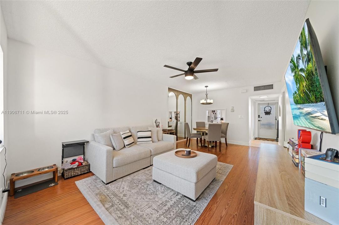 En Venta: $121,900 (1 camas, 1 baños, 684 Pies cuadrados)