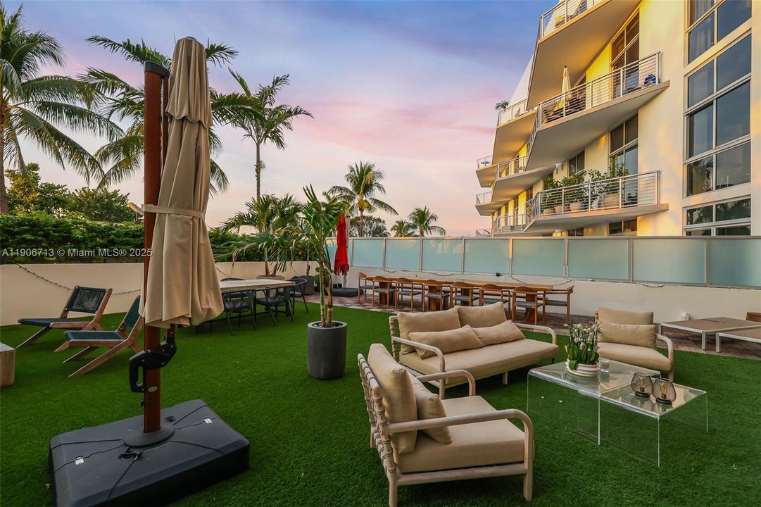 待售: $2,385,000 (2 贝兹, 2 浴室, 2058 平方英尺)