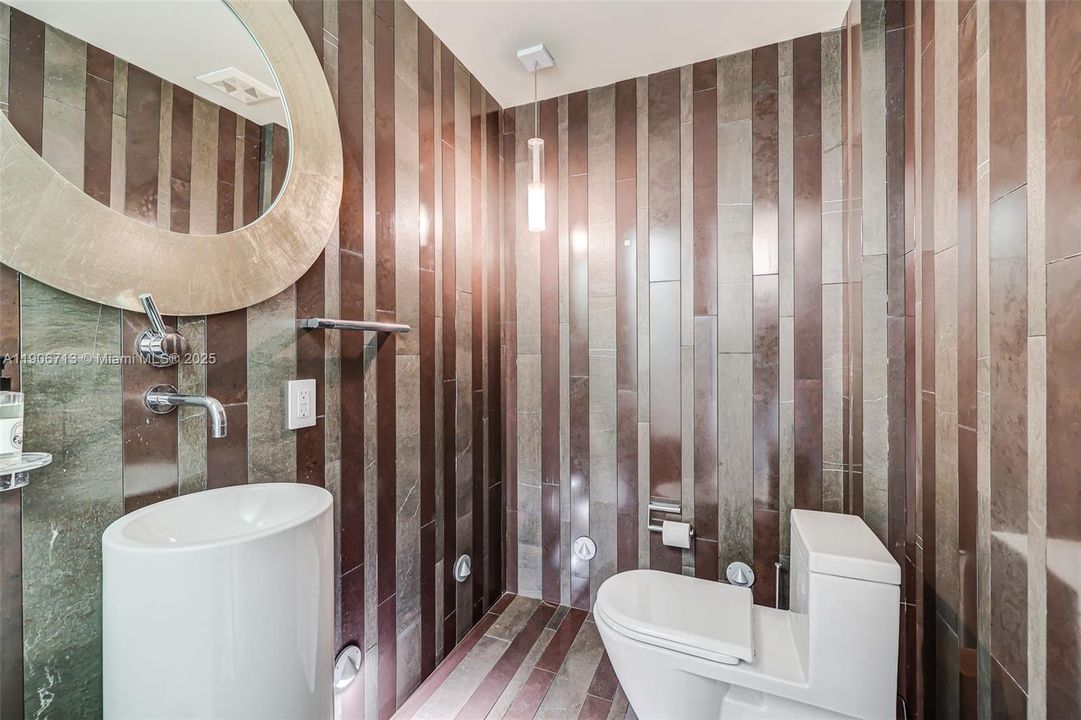 待售: $2,385,000 (2 贝兹, 2 浴室, 2058 平方英尺)