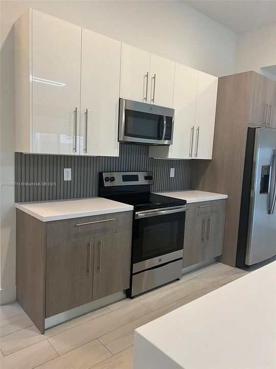 出租: $3,800 (3 贝兹, 2 浴室, 1672 平方英尺)