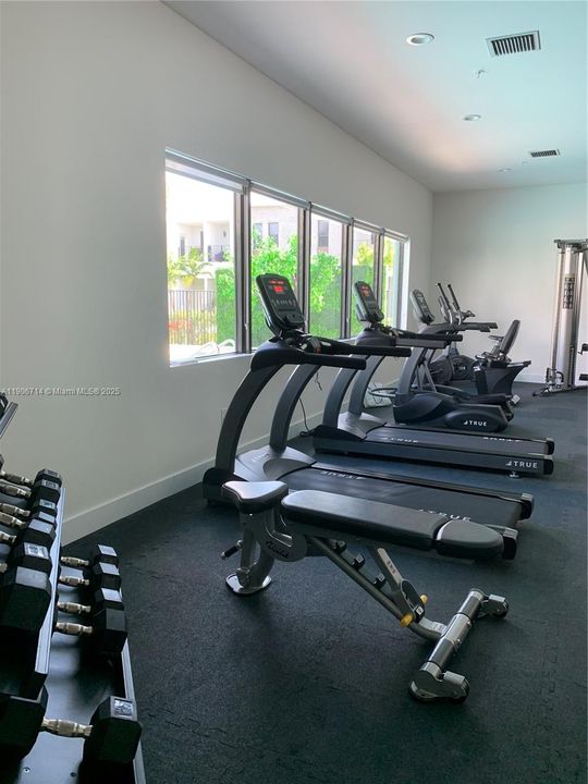 出租: $3,800 (3 贝兹, 2 浴室, 1672 平方英尺)