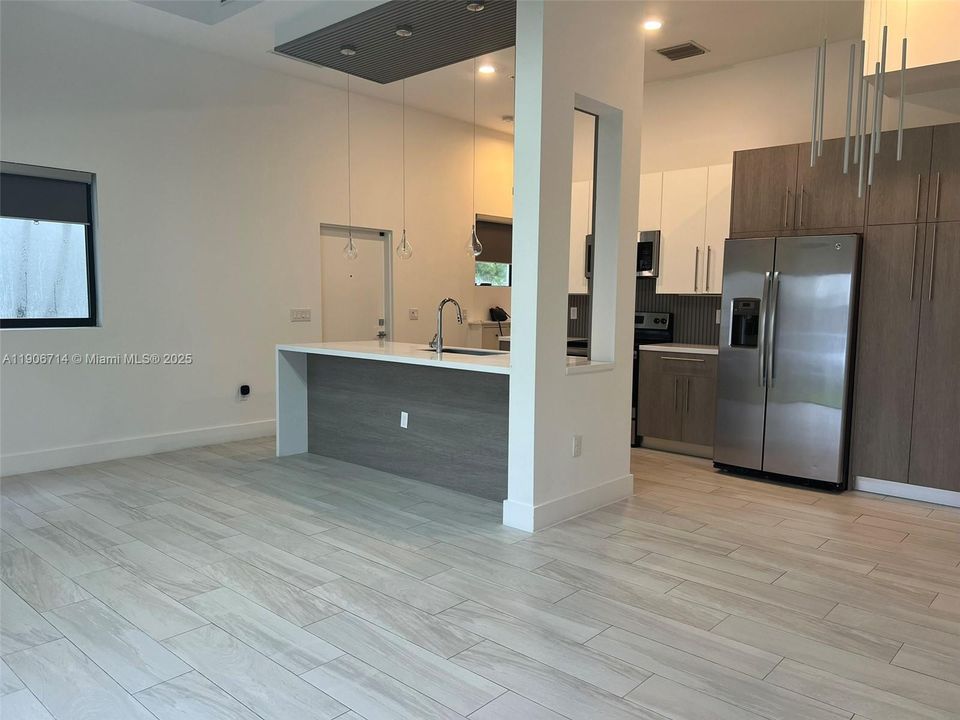 出租: $3,800 (3 贝兹, 2 浴室, 1672 平方英尺)