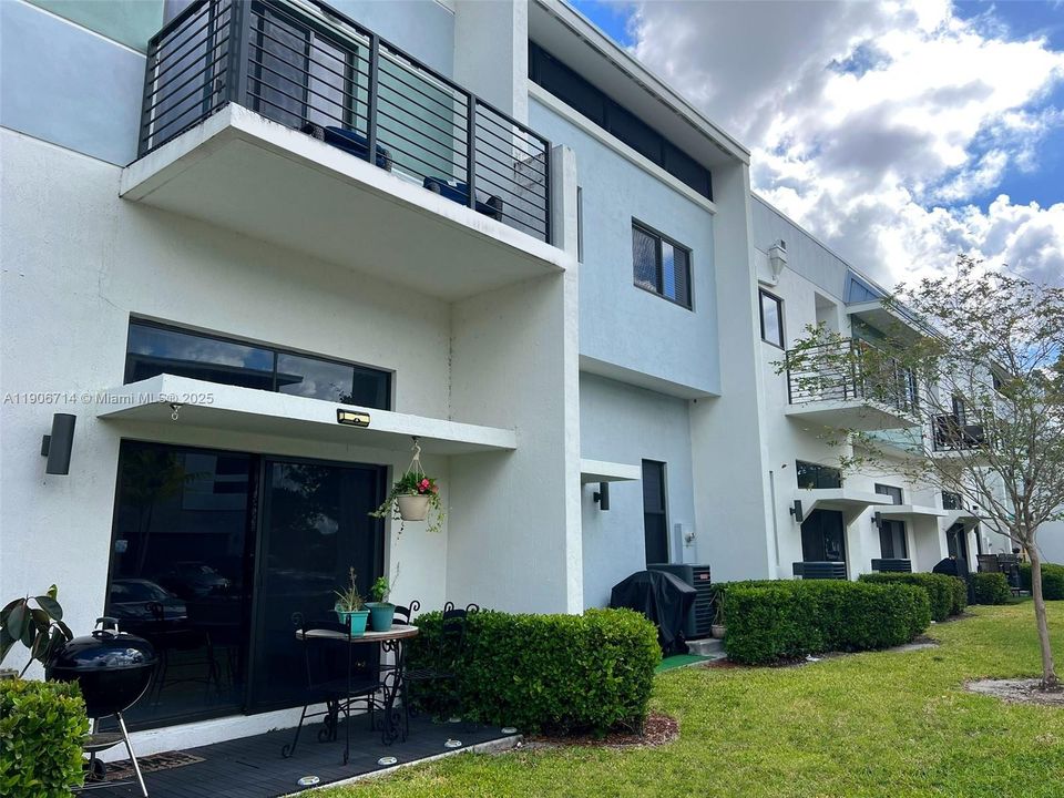 出租: $3,800 (3 贝兹, 2 浴室, 1672 平方英尺)