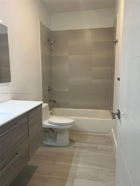 出租: $3,800 (3 贝兹, 2 浴室, 1672 平方英尺)