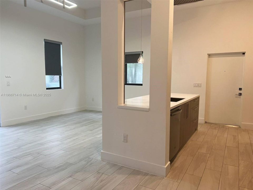 出租: $3,800 (3 贝兹, 2 浴室, 1672 平方英尺)