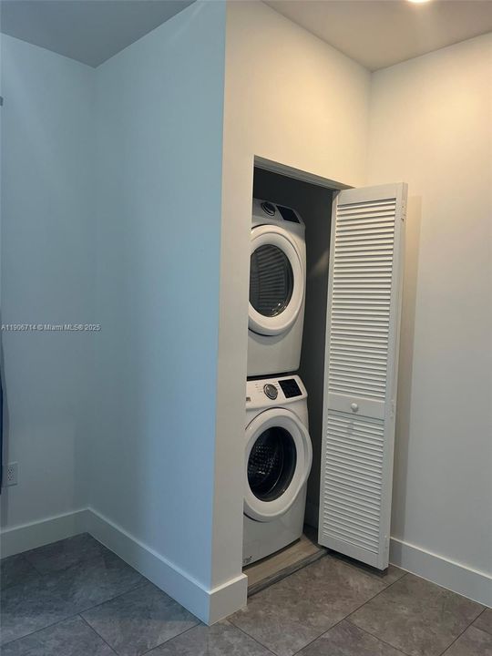 出租: $3,800 (3 贝兹, 2 浴室, 1672 平方英尺)