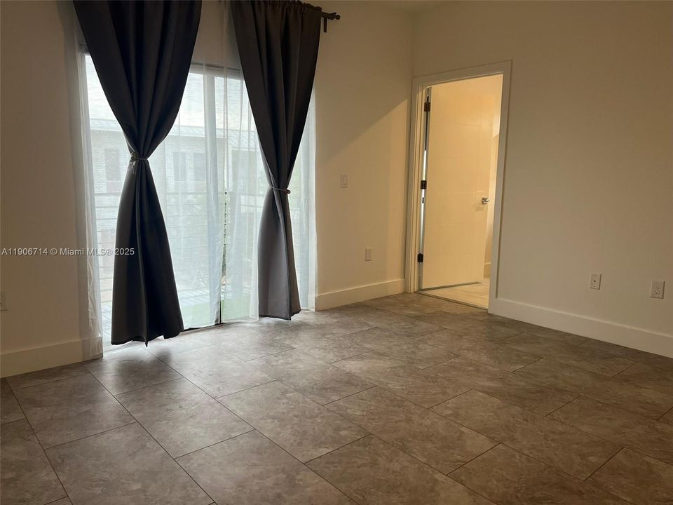 出租: $3,800 (3 贝兹, 2 浴室, 1672 平方英尺)