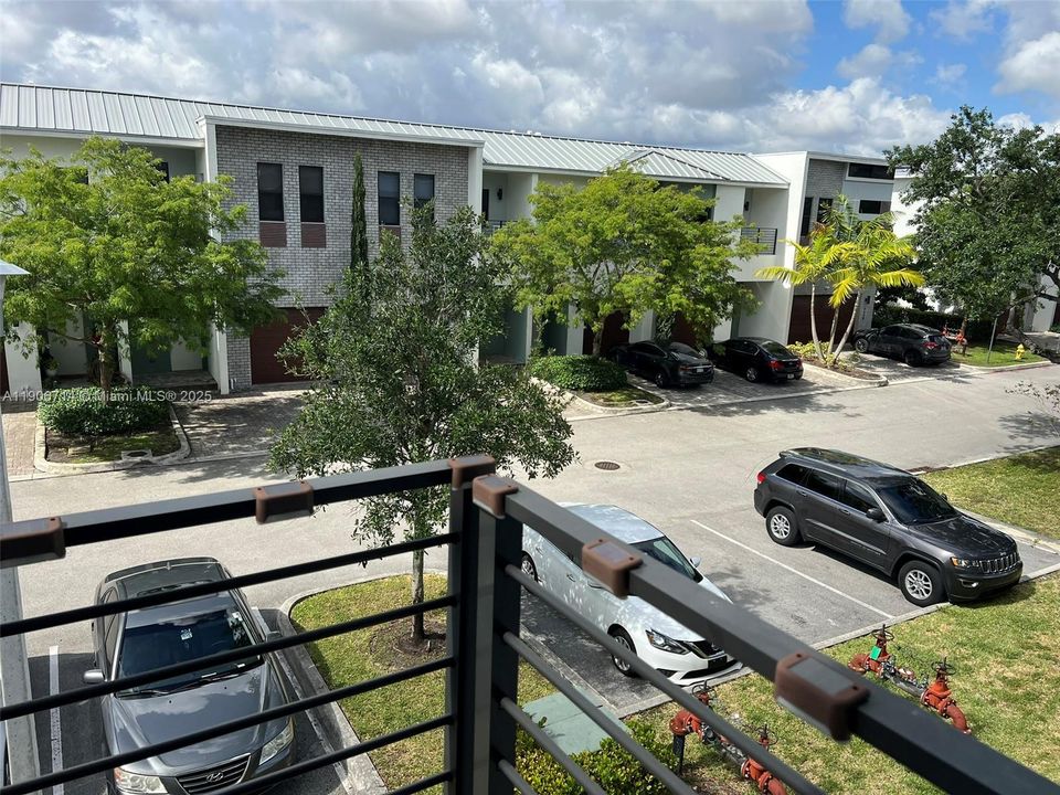 出租: $3,800 (3 贝兹, 2 浴室, 1672 平方英尺)