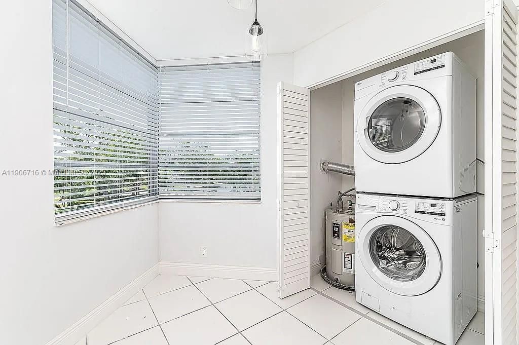 For Sale: $329,500 (3 beds, 2 baths, 1155 Square Feet)