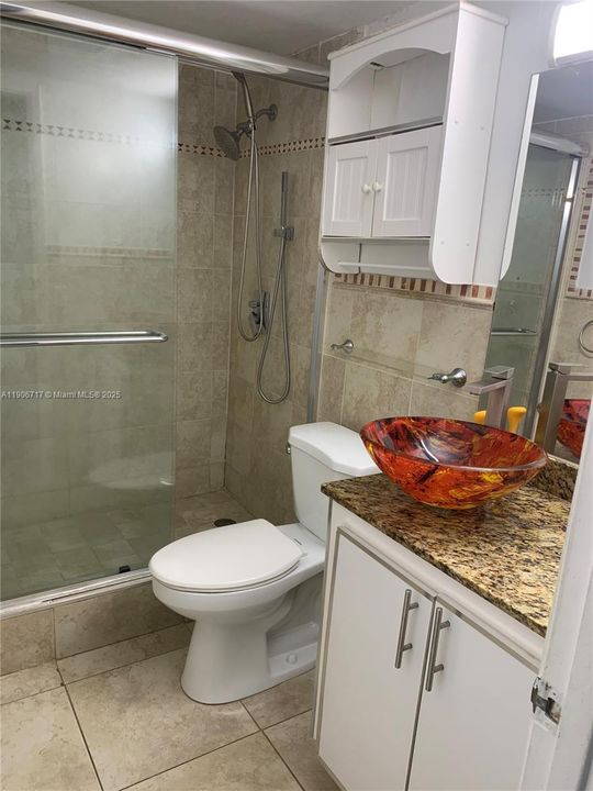Active With Contract: $1,850 (2 beds, 1 baths, 909 Square Feet)