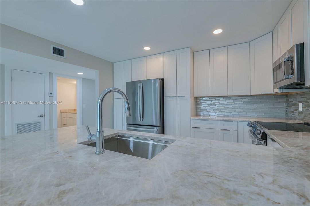 待售: $154,500 (1 贝兹, 1 浴室, 928 平方英尺)