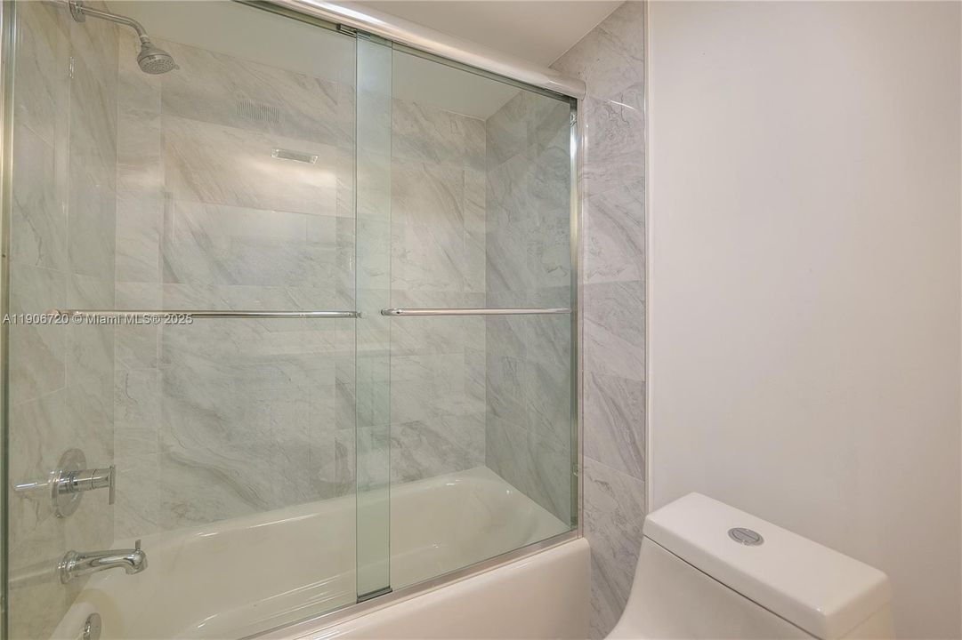 待售: $154,500 (1 贝兹, 1 浴室, 928 平方英尺)