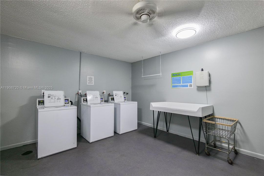 待售: $154,500 (1 贝兹, 1 浴室, 928 平方英尺)