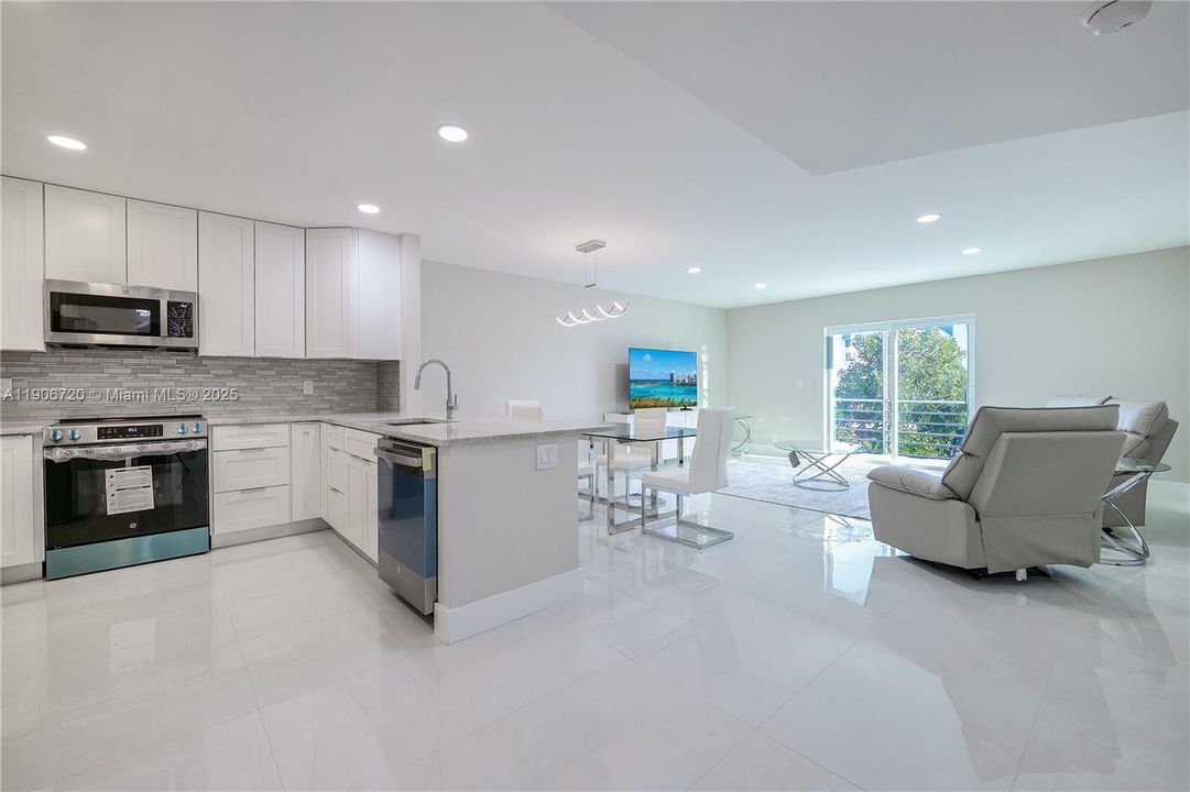 待售: $154,500 (1 贝兹, 1 浴室, 928 平方英尺)