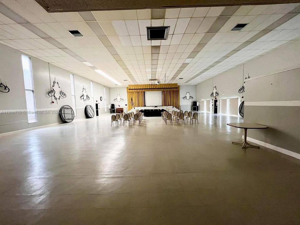 待售: $154,500 (1 贝兹, 1 浴室, 928 平方英尺)