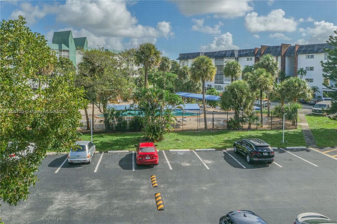 待售: $154,500 (1 贝兹, 1 浴室, 928 平方英尺)