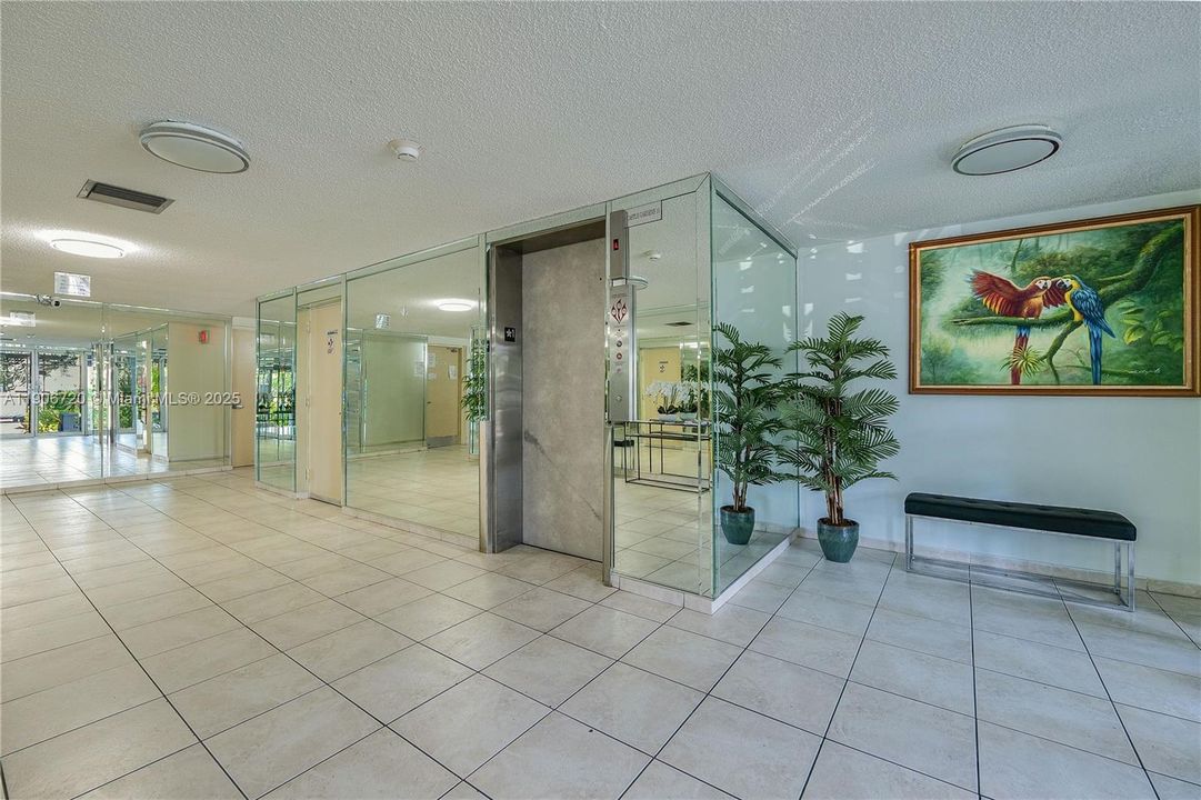 待售: $154,500 (1 贝兹, 1 浴室, 928 平方英尺)