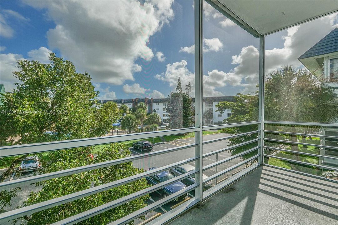 待售: $154,500 (1 贝兹, 1 浴室, 928 平方英尺)