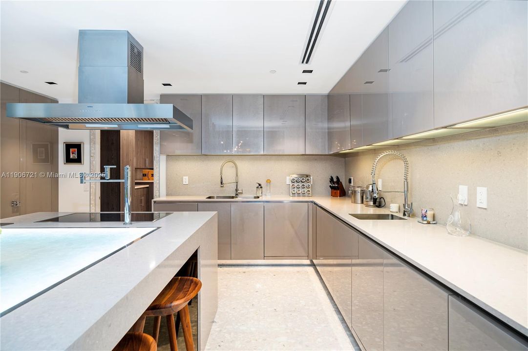 待售: $13,500,000 (4 贝兹, 4 浴室, 3752 平方英尺)