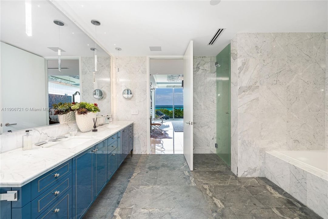 待售: $13,500,000 (4 贝兹, 4 浴室, 3752 平方英尺)