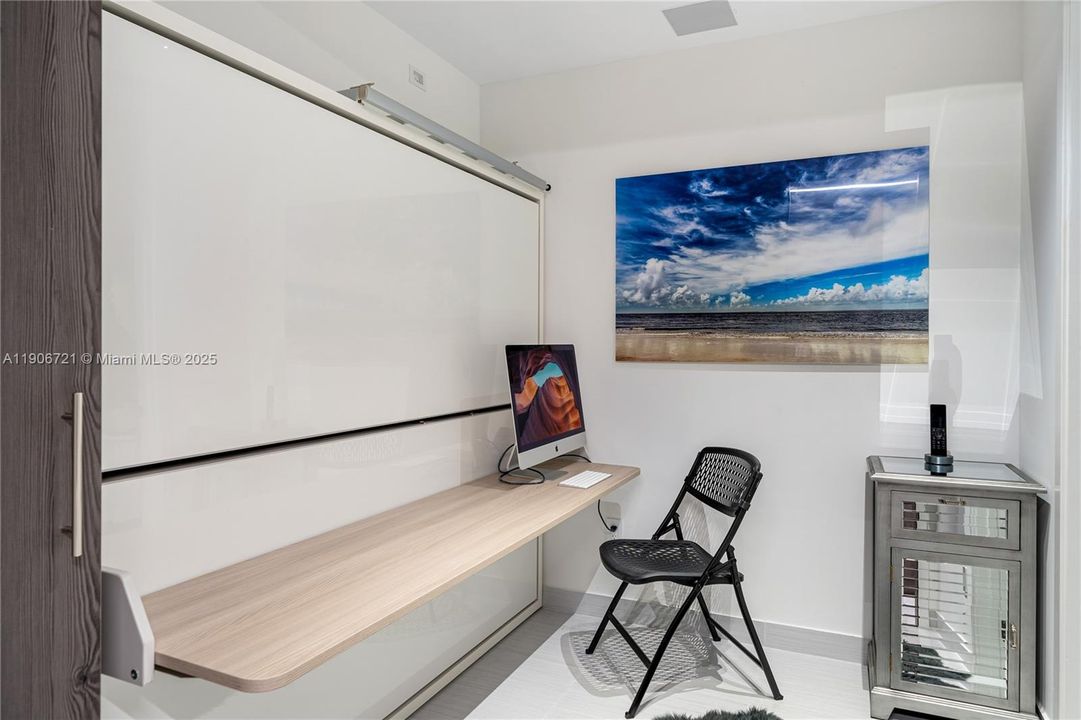 4th bedroom/guest/maids