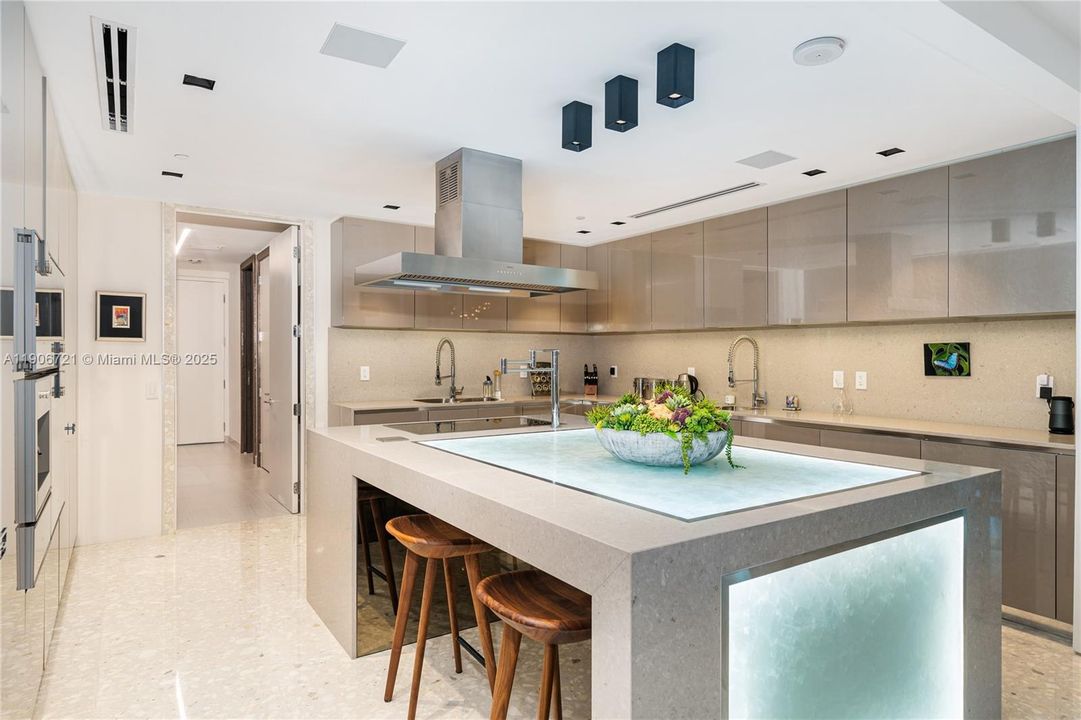 待售: $13,500,000 (4 贝兹, 4 浴室, 3752 平方英尺)