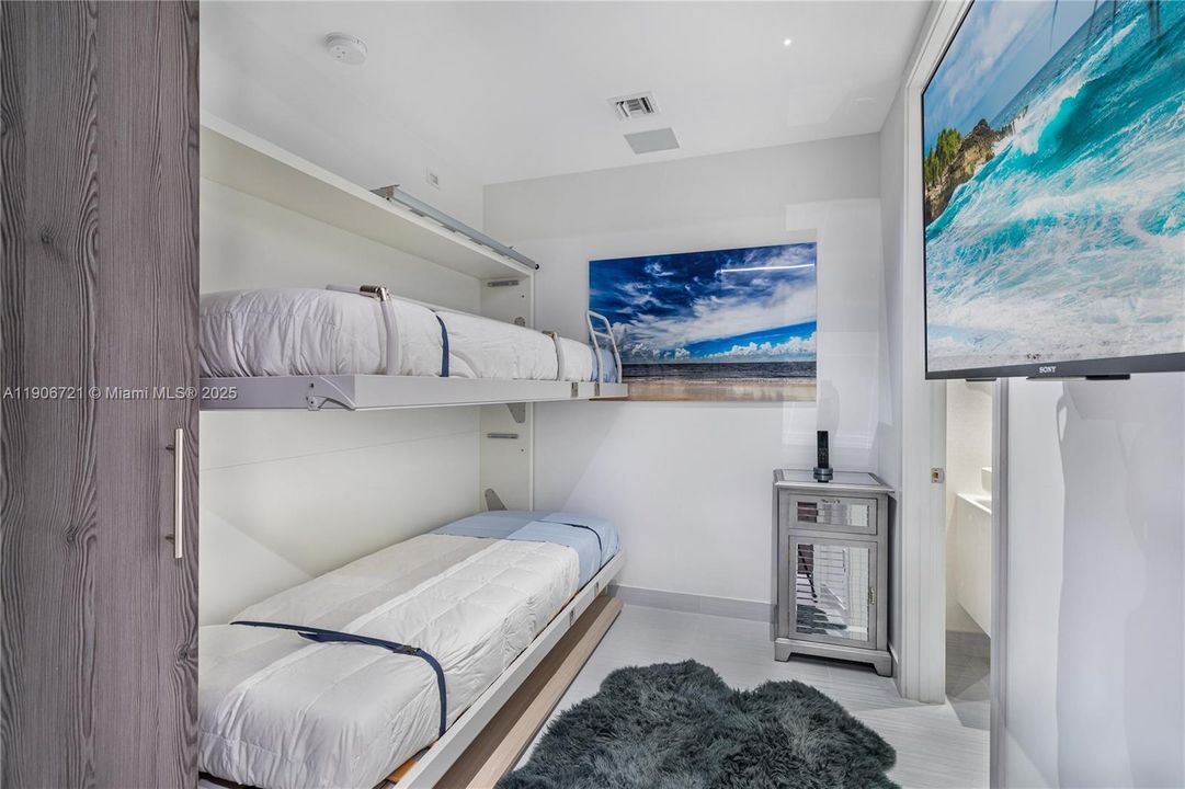 4th bedroom/guest/maids