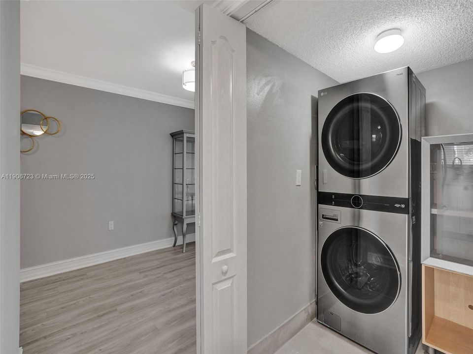 出租: $2,300 (1 贝兹, 1 浴室, 1149 平方英尺)