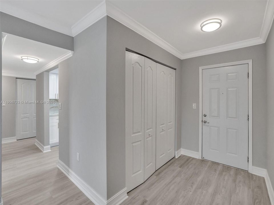 出租: $2,300 (1 贝兹, 1 浴室, 1149 平方英尺)