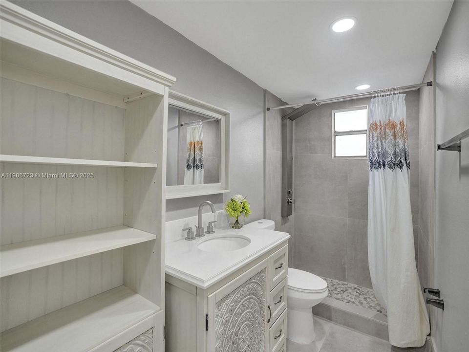 出租: $2,300 (1 贝兹, 1 浴室, 1149 平方英尺)