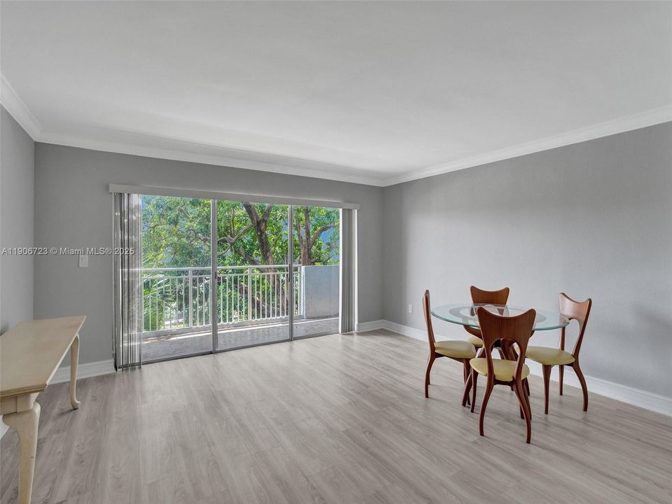 出租: $2,300 (1 贝兹, 1 浴室, 1149 平方英尺)